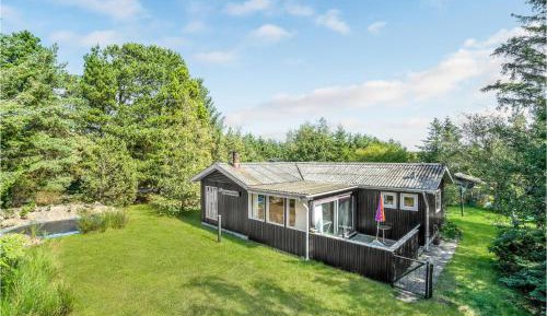 Three-Bedroom Holiday Home 