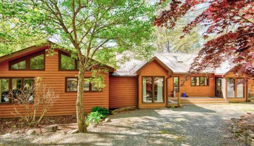 Three-Bedroom Holiday Home 