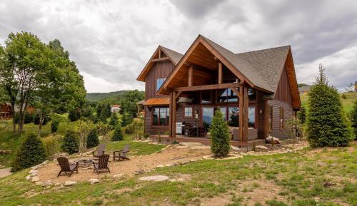 Three-Bedroom Holiday Home 