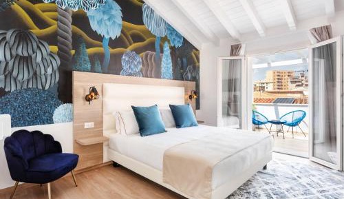 Deluxe Double Room with Side Sea View