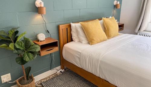 Standard Queen Room