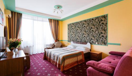 Deluxe Family Room
