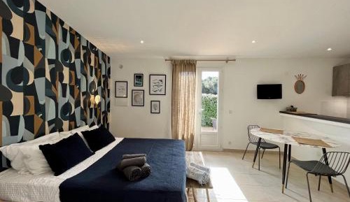 Deluxe Studio (2 Adults)