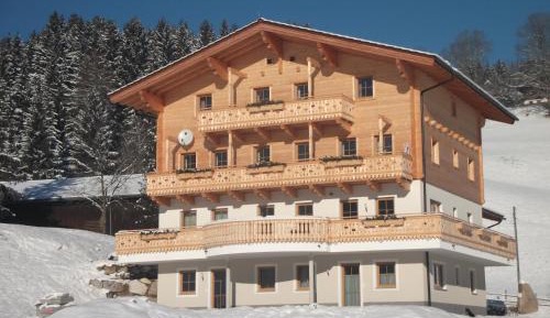 Apartment with Mountain View