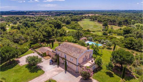 Seven-Bedroom Holiday Home