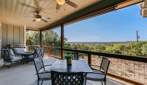Three-Bedroom Holiday Home 