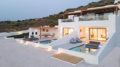 Superior Sea Front Suite with Private Pool