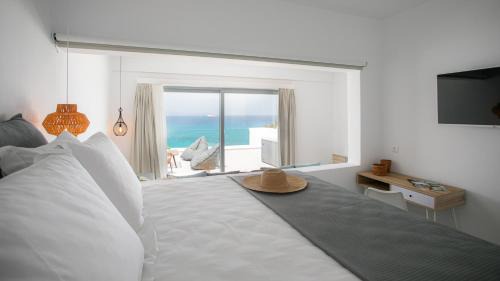 Deluxe Seafront Suite with Hot Tub