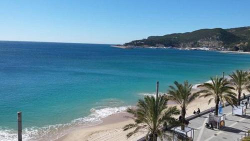 Three-Bedroom Apartment with Balcony and Sea View