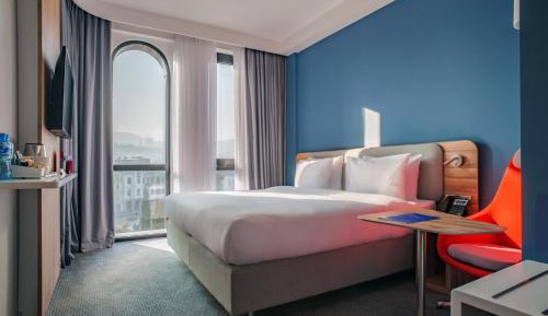 Standard King Room with City View