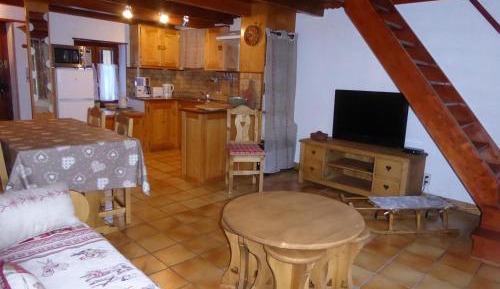 Chalet (6 Adults)