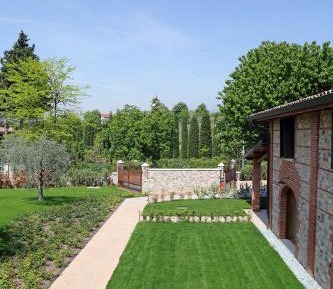 One-Bedroom Apartment Top with Garden View