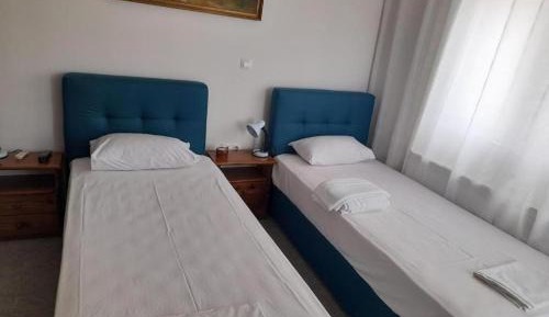 Studio (2 Adults)