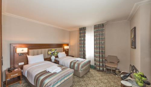 Deluxe Family Room