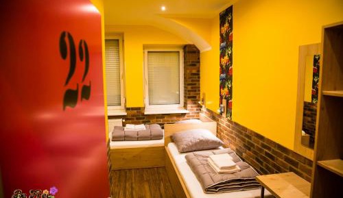 Twin Room "Hostel" with Private Bathroom