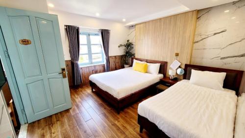 Triple Room with City View