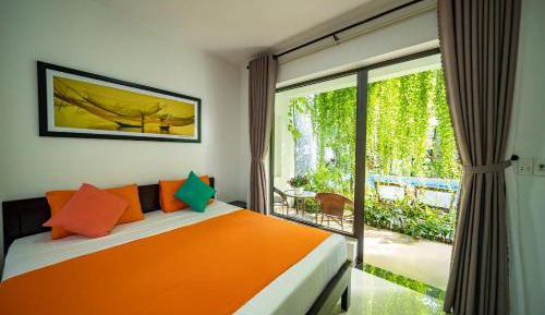 Deluxe Double or Twin Room with Pool View