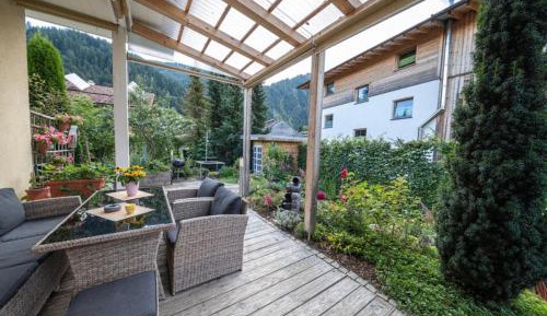 Deluxe Two-Bedroom Apartment with Garden View