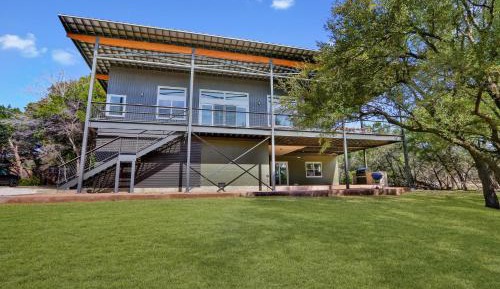 Three-Bedroom Holiday Home 