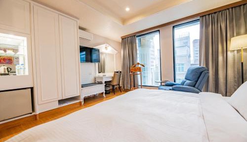 Deluxe King Room