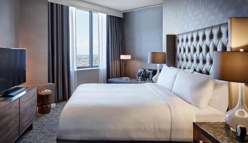 Corner Two-Bedroom Bi-Level Suite with City View and Whirlpool