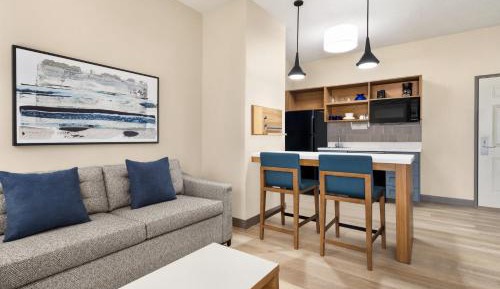 One-Bedroom Queen Suite -Non-Smoking