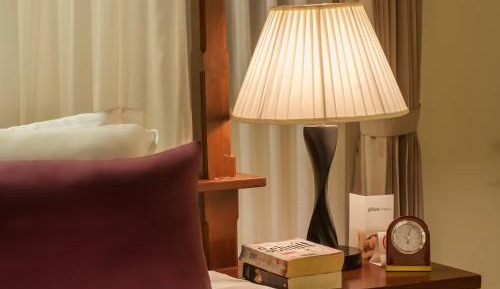 One-Bedroom Suite + Free Wine & Canape