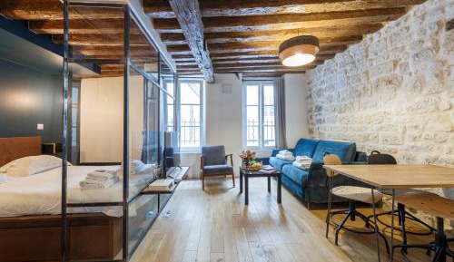 Deluxe Apartment