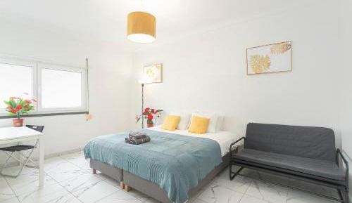 Basic Triple Room with Shared Bathroom