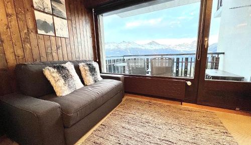Studio with Mountain View