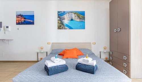 Studio with Balcony