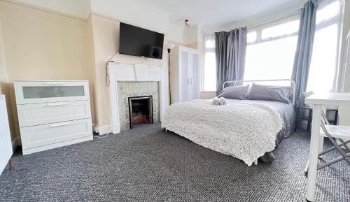 Queen Room with Shared Bathroom