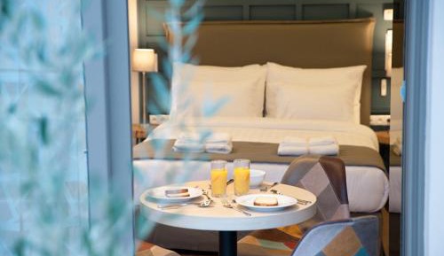 Suite with Hot Tub