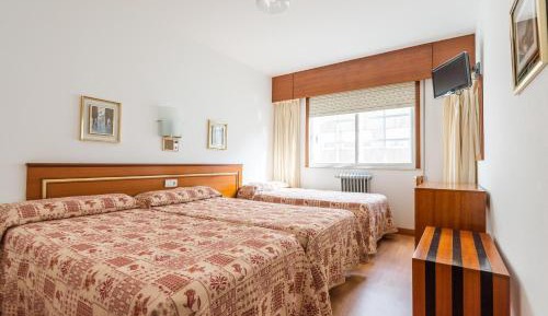 Twin Room with Extra Bed and Private Bathroom