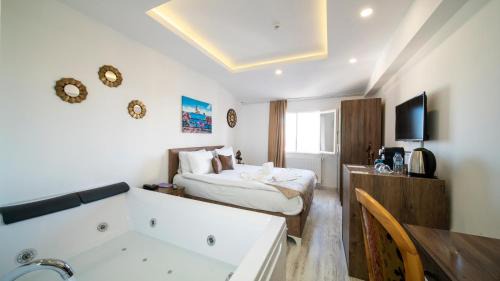 Queen Room with Sea View