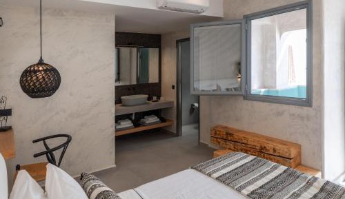 Signature Suite with Jetted Tub