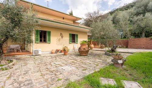 Villa with Garden View