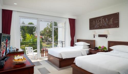 Luxury Room with Balcony, City View