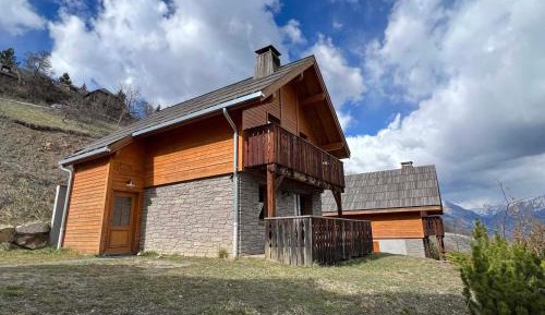 Chalet (10 Adults)