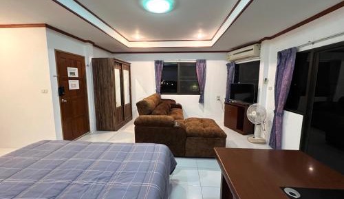 King Studio with Sofa Bed