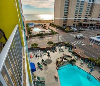 King Room with Balcony and Partial Ocean View - Non-Smoking