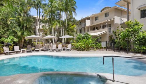 Deluxe Two-Bedroom Apartment Ground Floor - Pool View