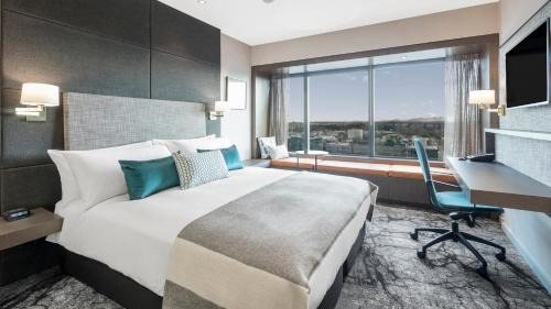 Standard King Room with City View