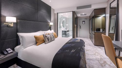 Standard King Room with City View - High Floor