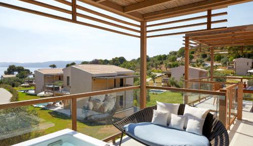 Premium Suite with Hot Tub - Nest Villas & Suites