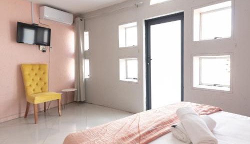 Standard Queen Room