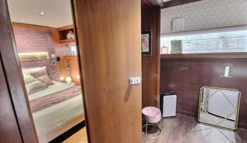 Suite with Hot Tub