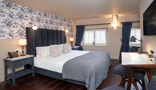 Deluxe Queen Room