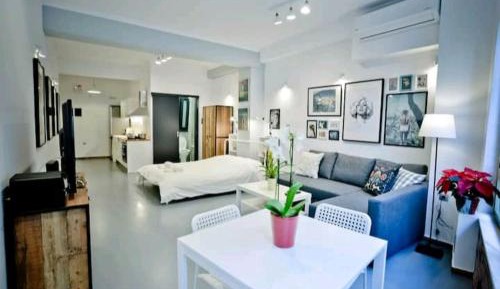 Deluxe Studio