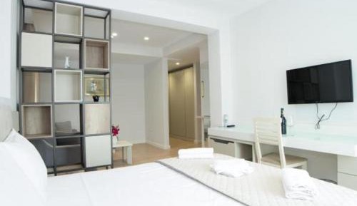 Deluxe Queen Suite